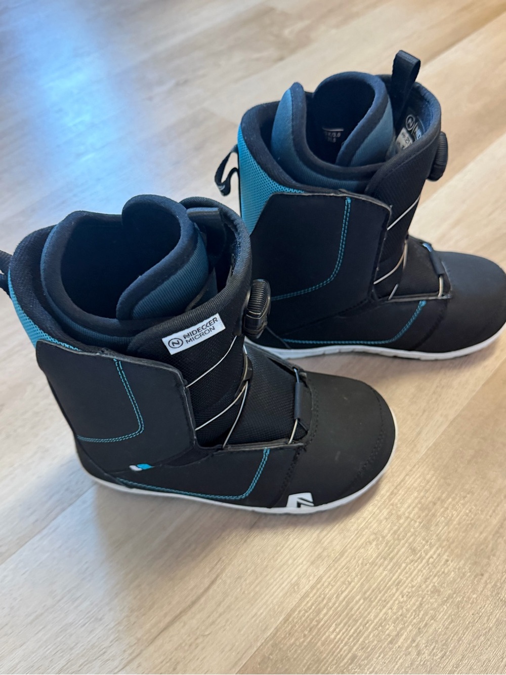 Nideker Micron Kids Black & Teal Snowboard Boots Size 3